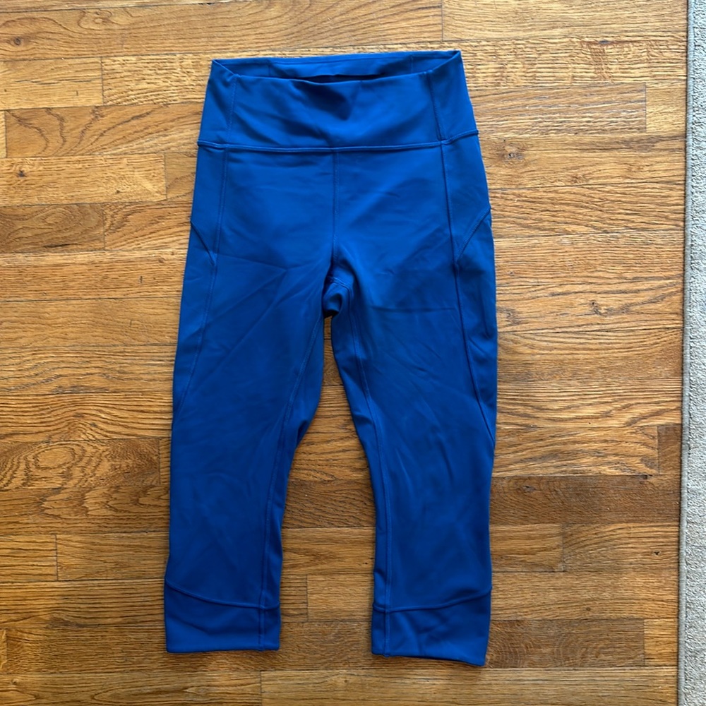 Lululemon ladies cropped leggings with pockets Sz 6